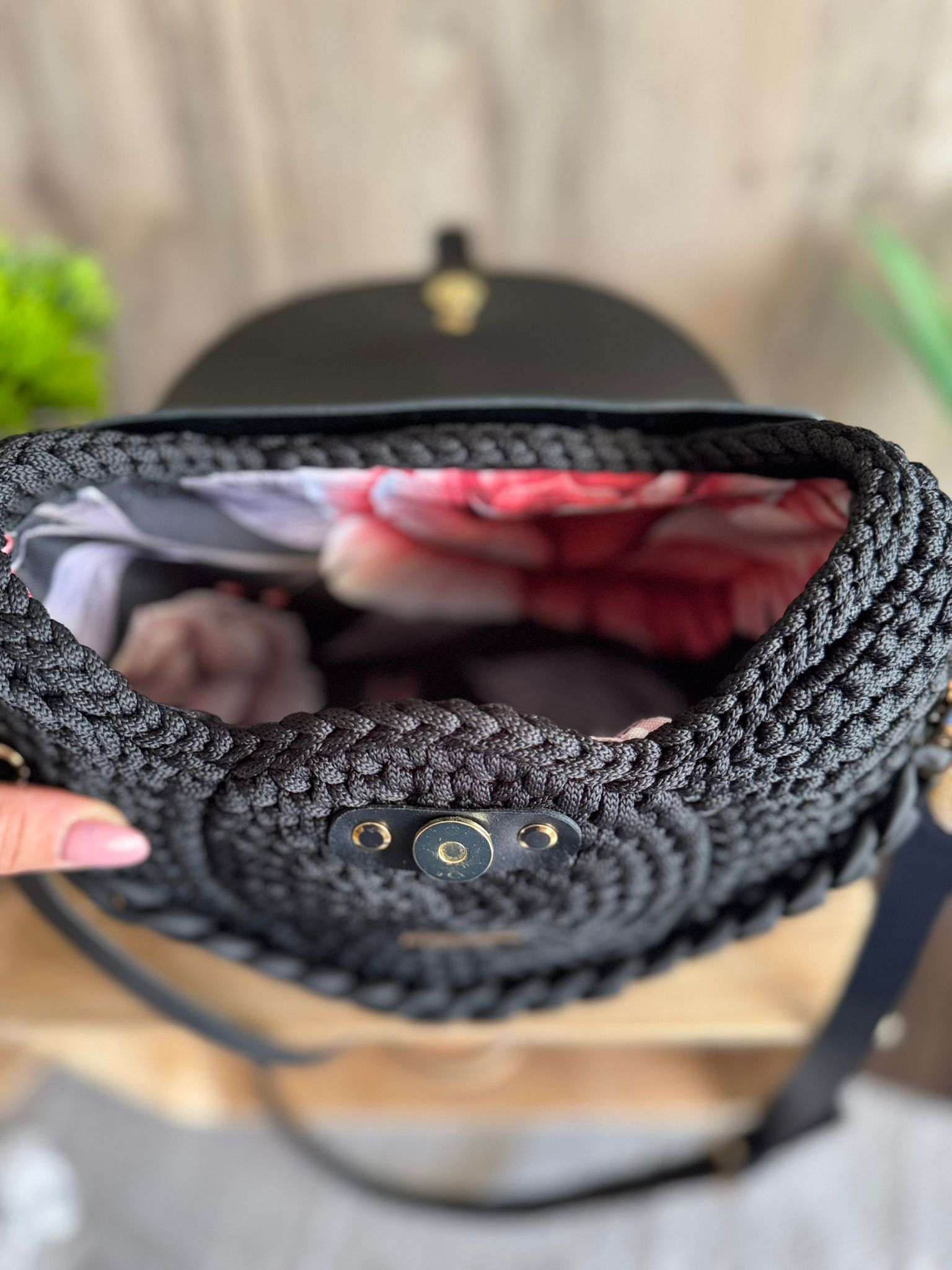 Torebka listonoszka szydełkowa Lineka – Oreo czarna - obrazek 4