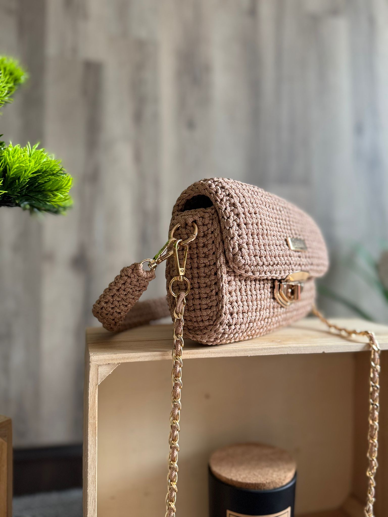 Torebka szydełkowa Lineka – COCO mini Ciasteczkowa ze Złotą Nitką - obrazek 3