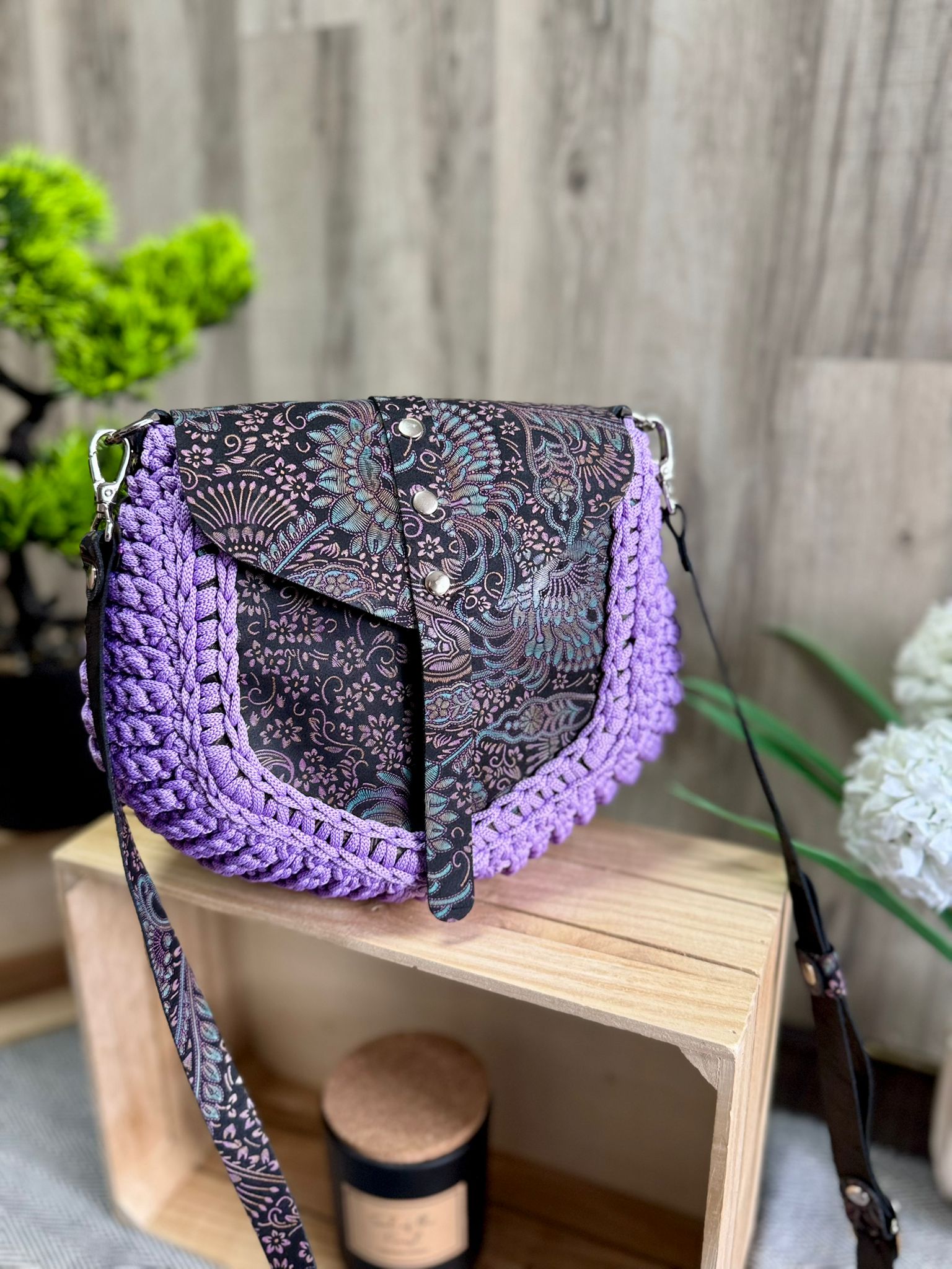 Torebka szydełkowa Lineka – Lavender lawendowa z orientalną klapką