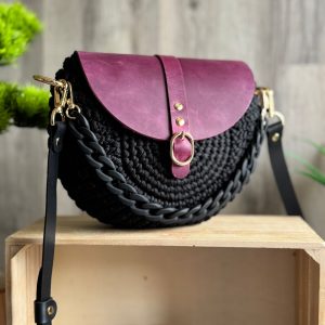 Torebka listonoszka szydełkowa Lineka – Oreo czarno-burgundowa