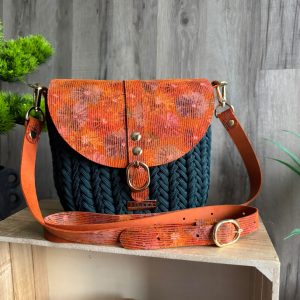 Torebka na szydełku z klapką LINEKA – zielono-pomarańczowa