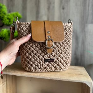 Torebka na szydełku z klapką LINEKA – Beżowa