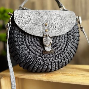 Torebka listonoszka szydełkowa oreo Lineka – Stalowa Elegancja
