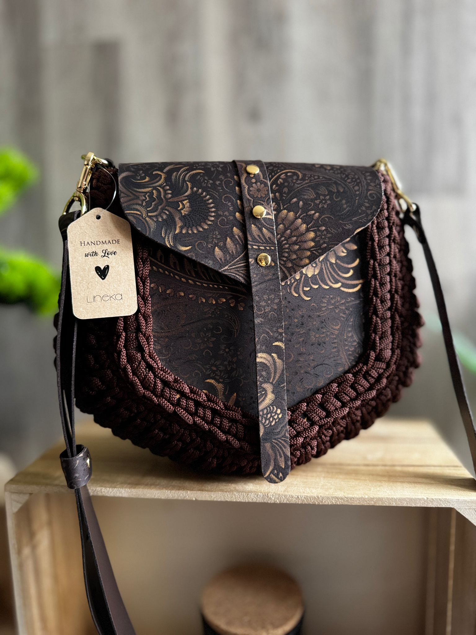 ASTRID Torebka szydełkowa Lineka – Gorzka Czekolada & Złoto - obrazek 9