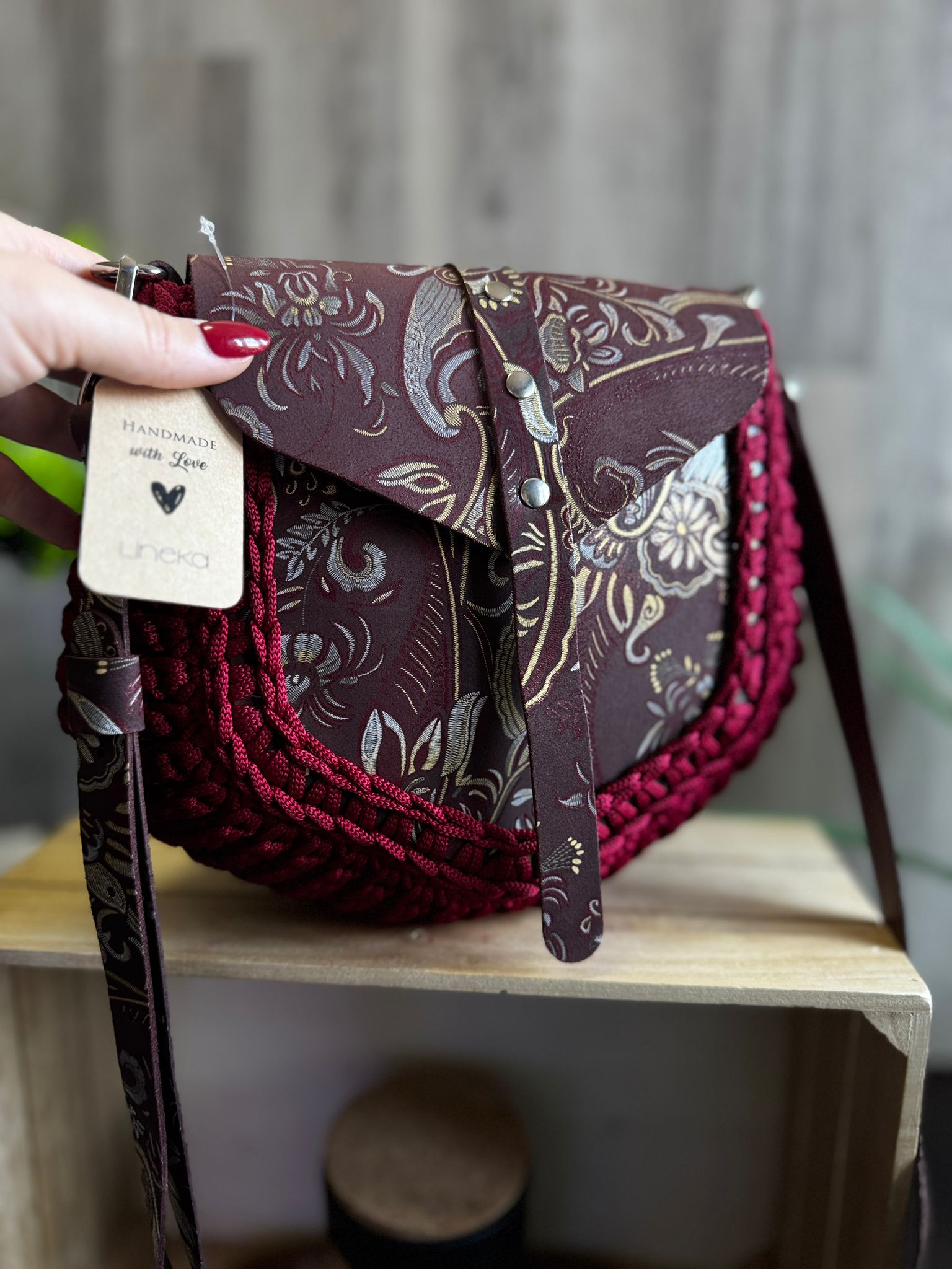 ASTRID Torebka szydełkowa Lineka – Burgund & Orientalny Blask - obrazek 3